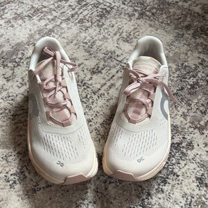 ON Cloudmonster / Fawn Pink